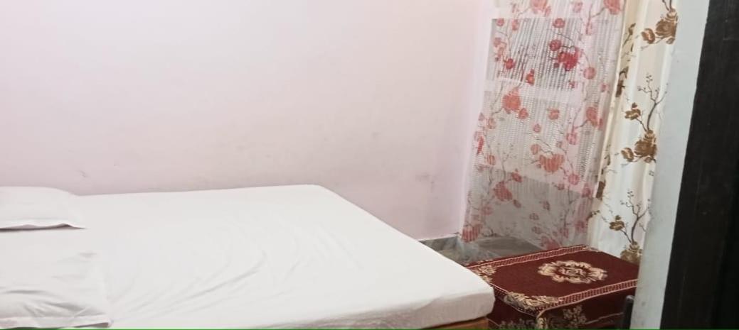Vaibhav Sadan Dharmsala Otel Ayodhya Oda fotoğraf